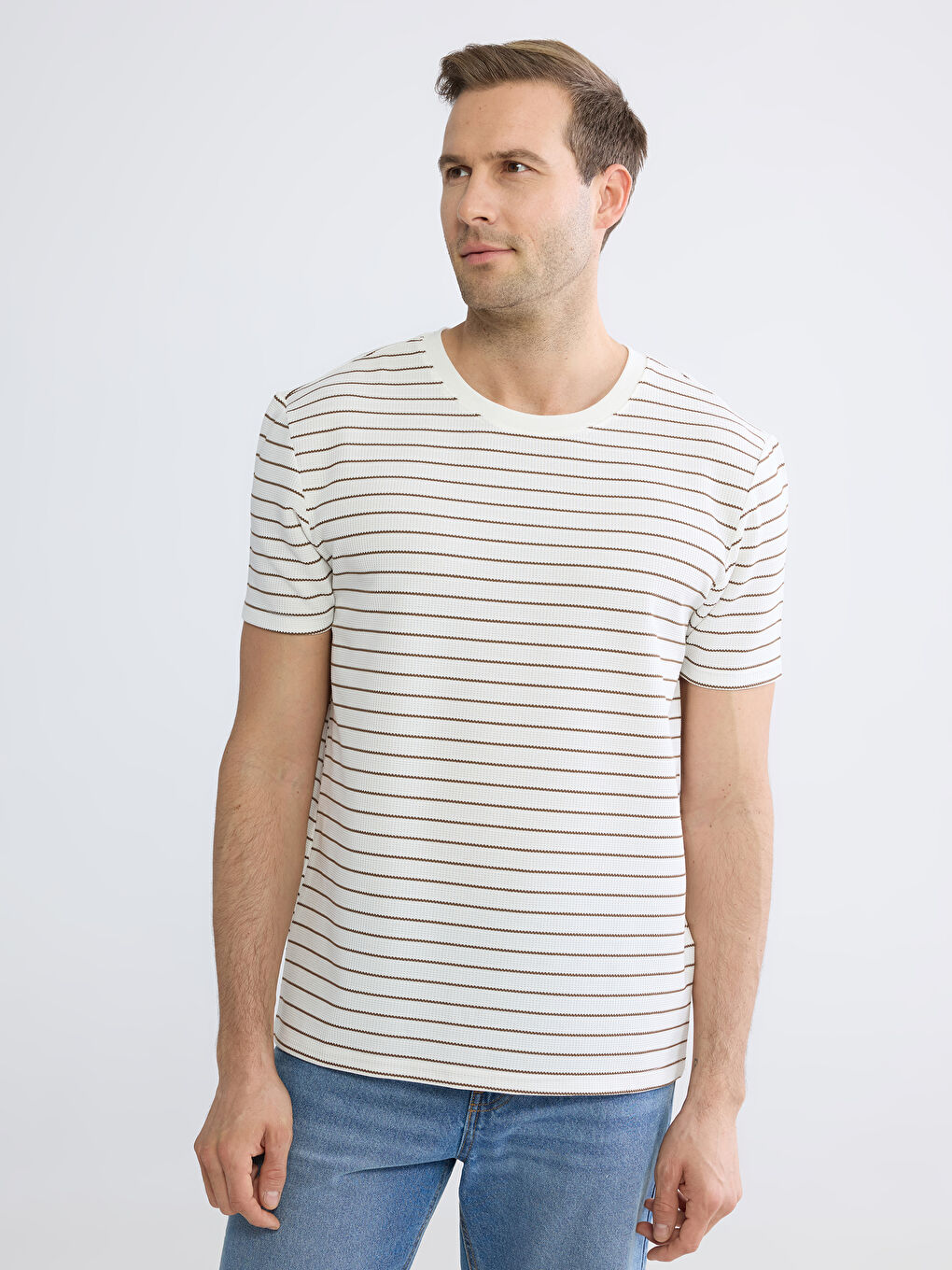 Beyaz Bisiklet Yaka Çizgili Erkek Tişört