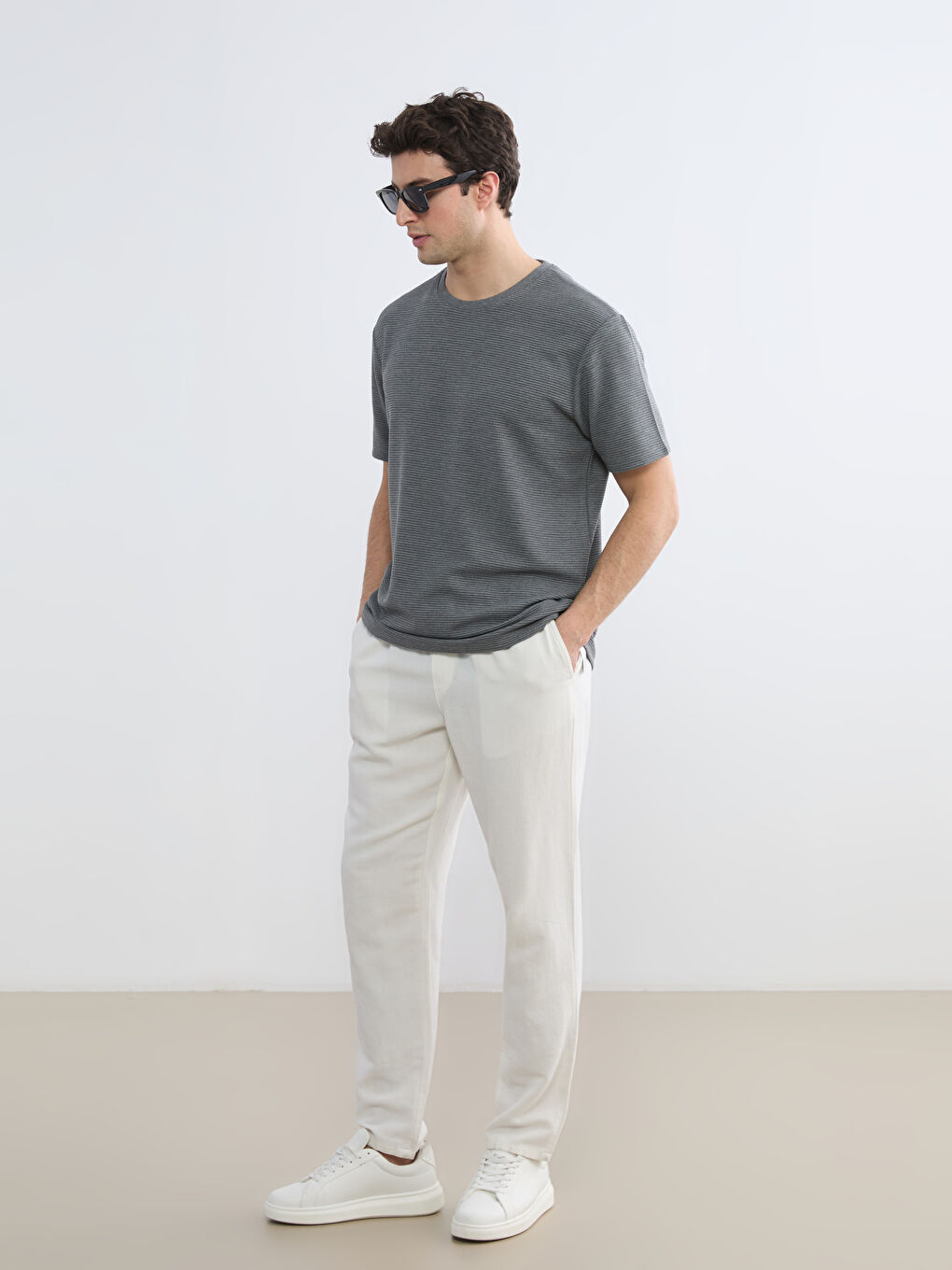 Gri Bisiklet Yaka Dokulu Erkek Tişört-1