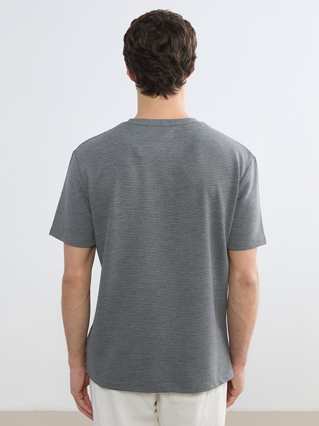 Gri Bisiklet Yaka Dokulu Erkek Tişört-3