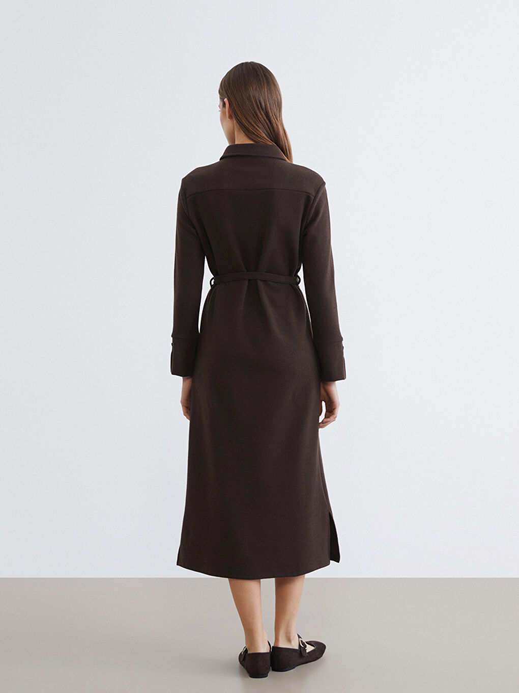 Сукня з коміром поло та поясом-3