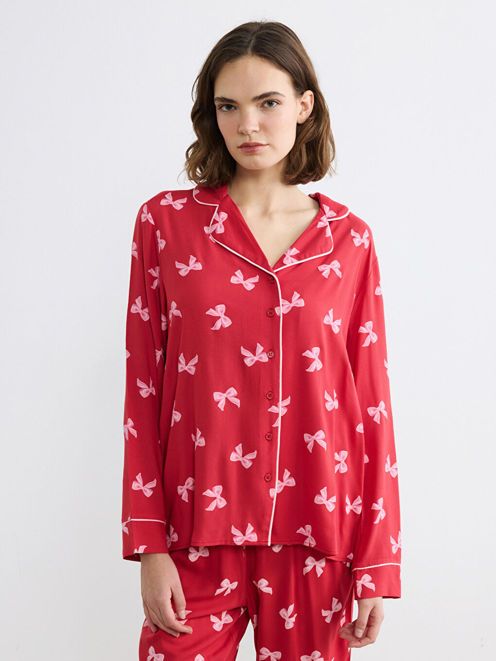 Kırmızı Gömlek Yaka Fiyonk Baskılı Kadın Pijama Takım-1