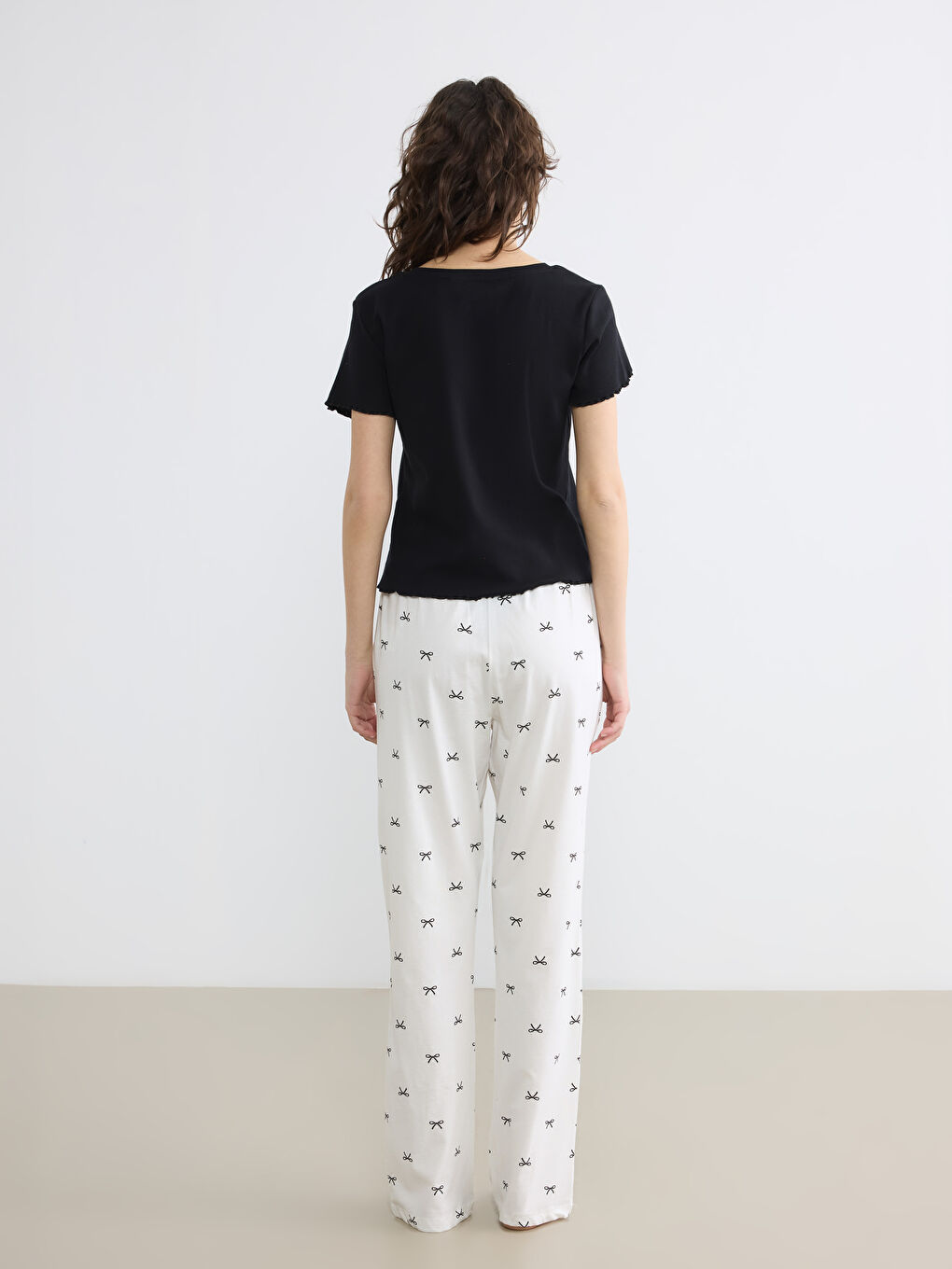 Ekru Bisiklet Yaka Baskılı Kadın Pijama Takım-3