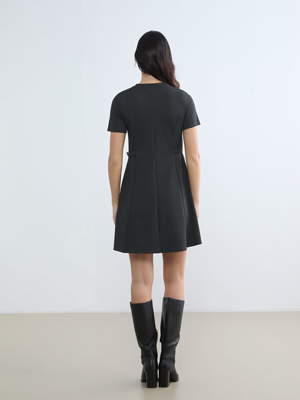 Antrasit Bisiklet Yaka Süs Kemer Detaylı Mini Elbise	-3