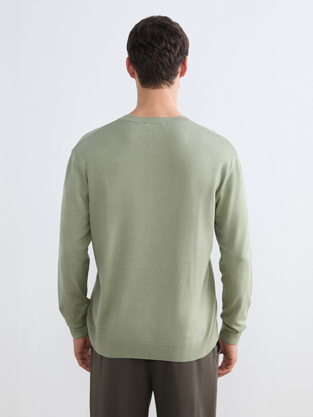 كنزة تريكو رجالية بياقة دائرية-3