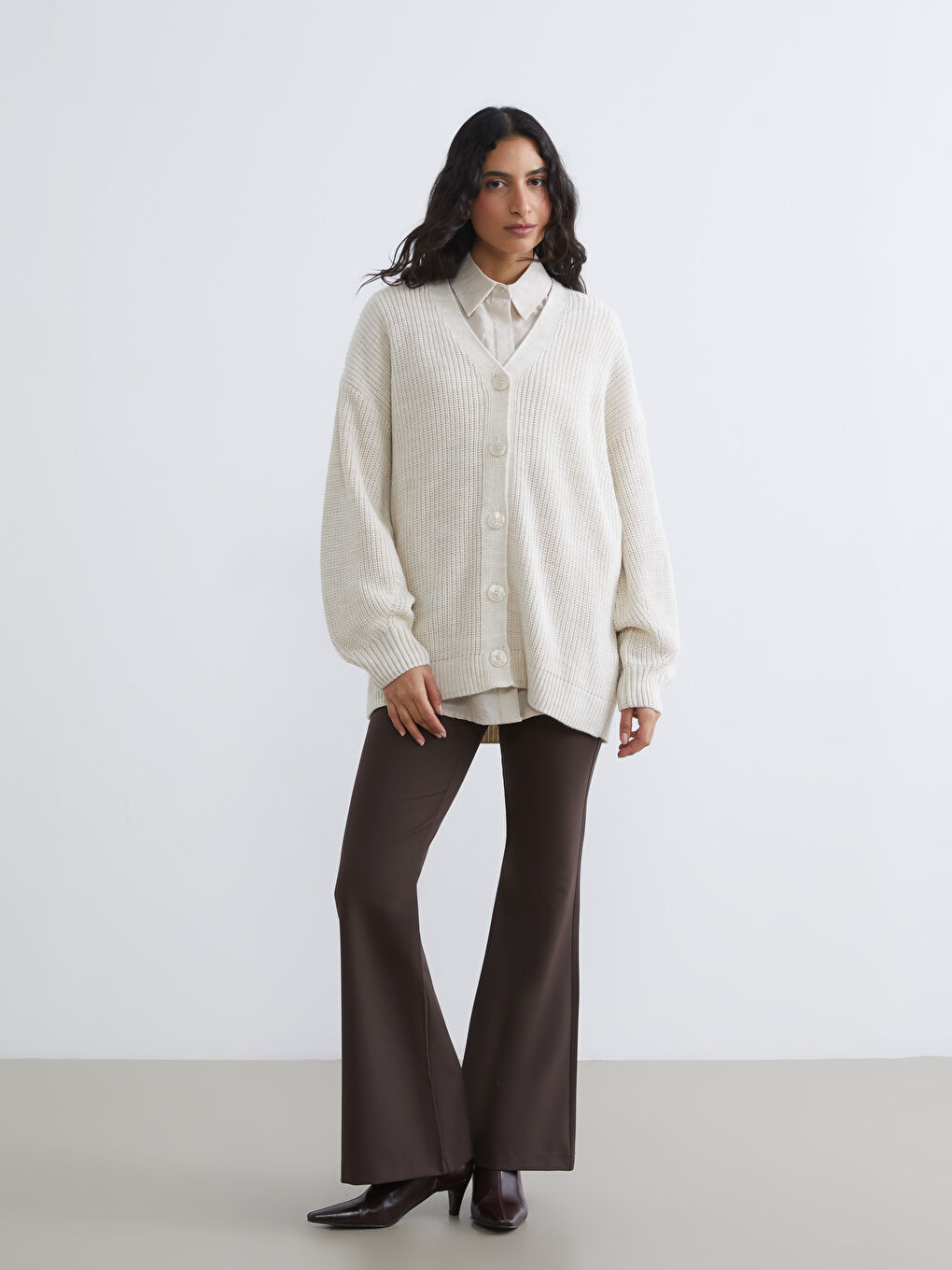 Ekru V Yaka Kadın Triko Hırka	-1