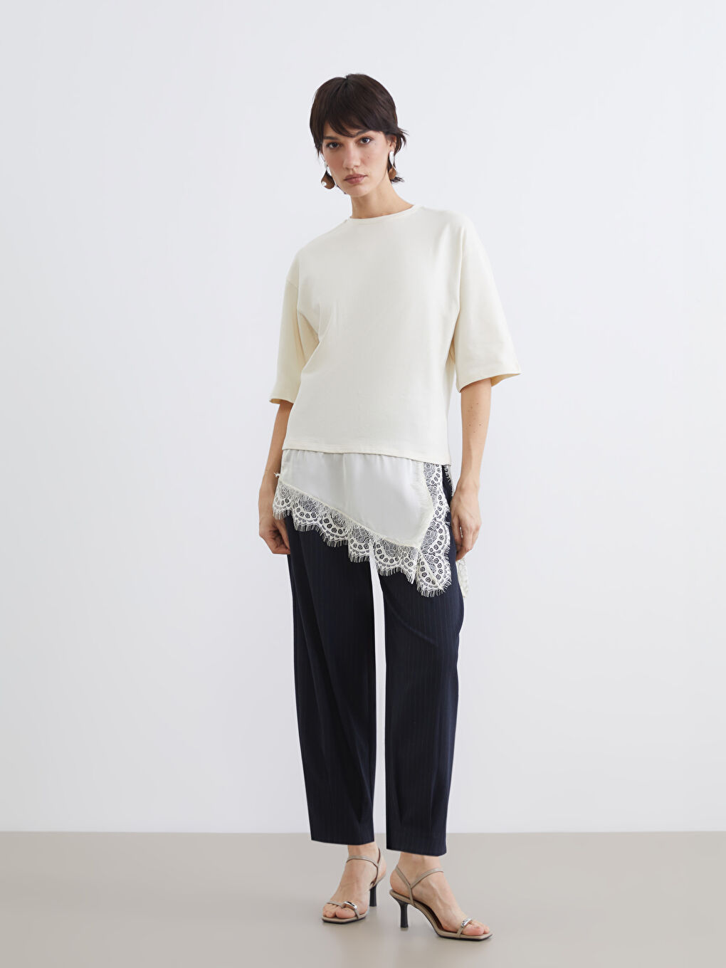 Crew Neck Lace Detail Women's T-Shirt-1