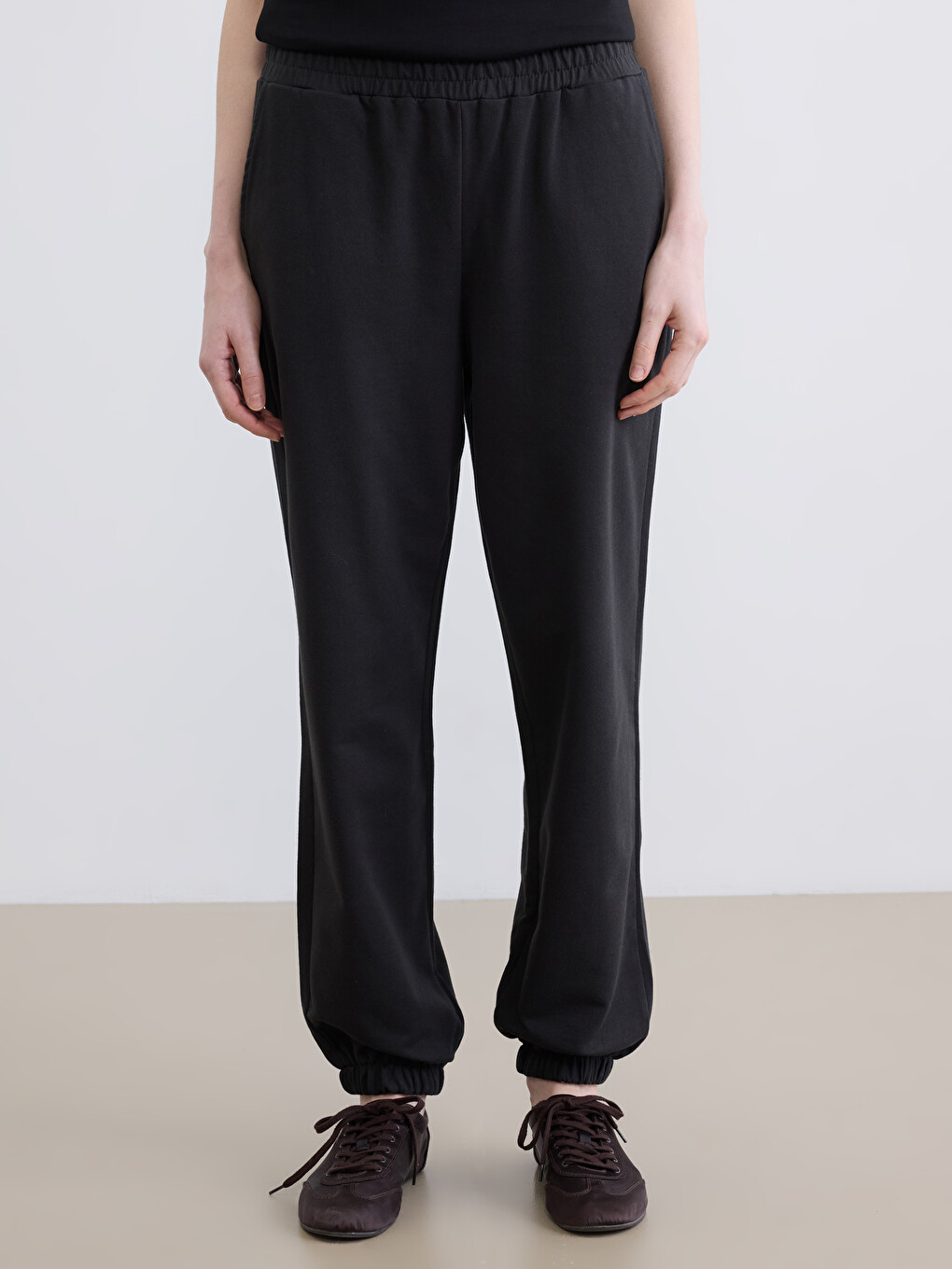 Дамски текстурирани панталони с еластична талия-1