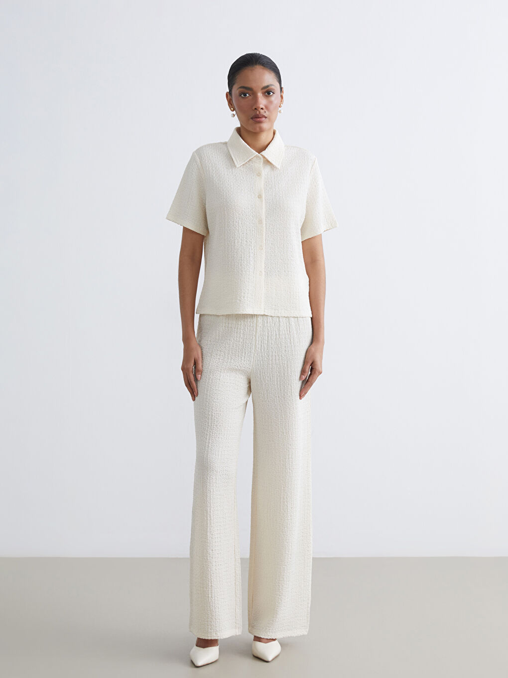 Текстурована блузка з коміром-1