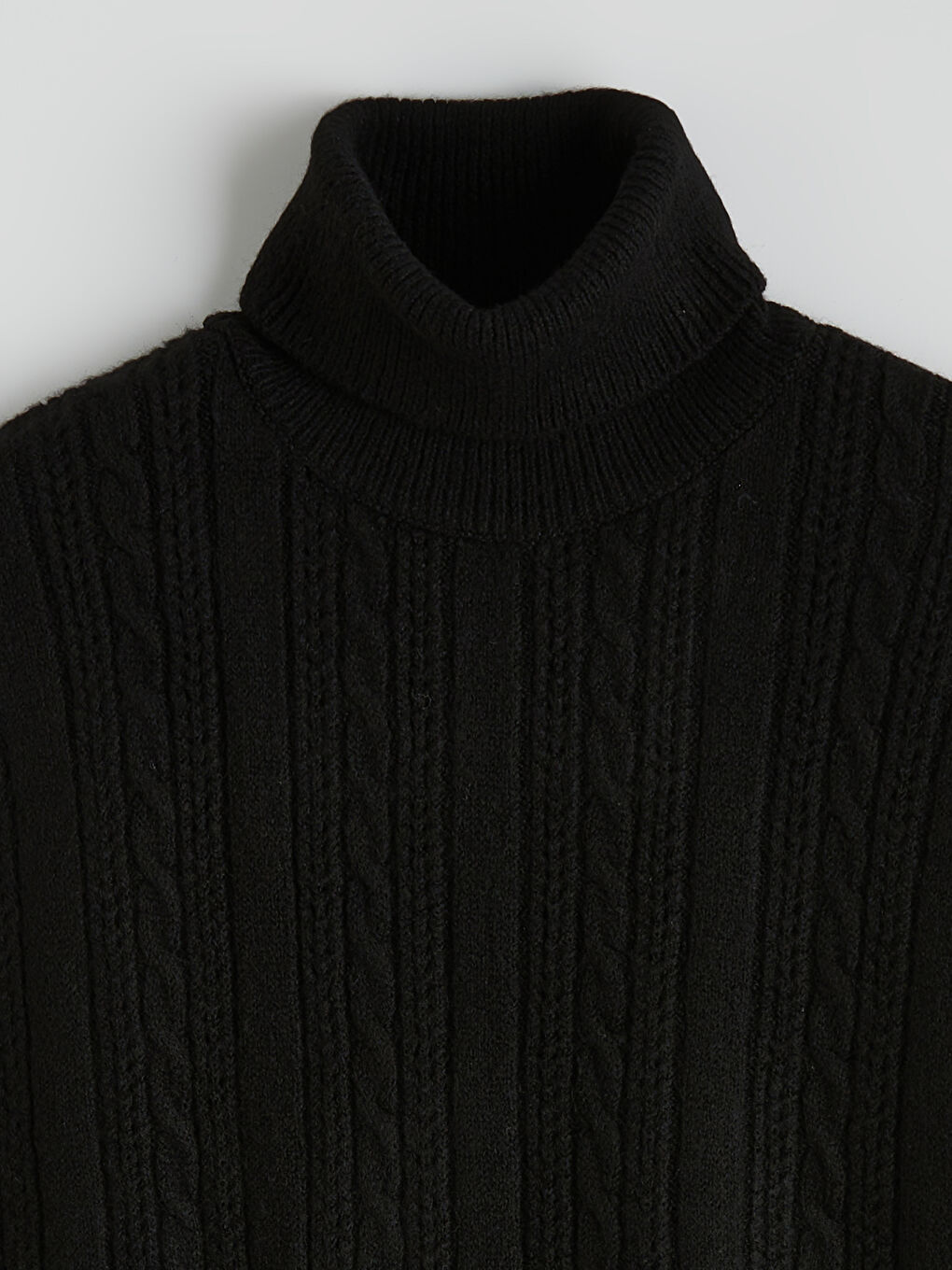 Siyah Balıkçı Yaka Kendinden Desenli Kadın Triko Süveter-1