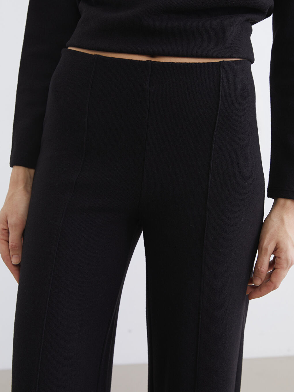 Siyah Beli Lastikli Geniş Paça Kadın Pantolon-2