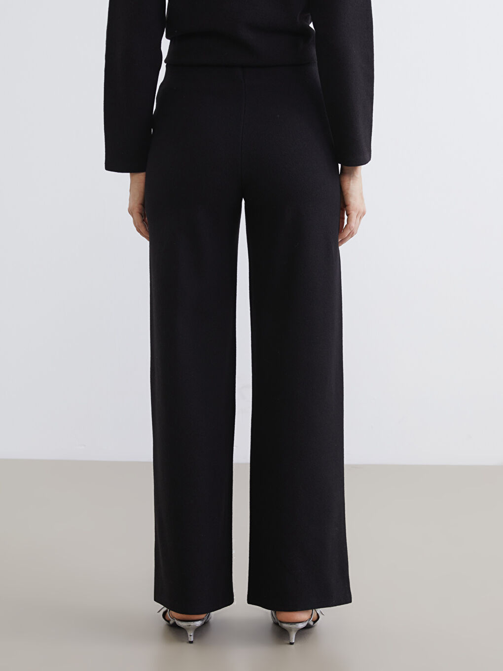 Siyah Beli Lastikli Geniş Paça Kadın Pantolon-3