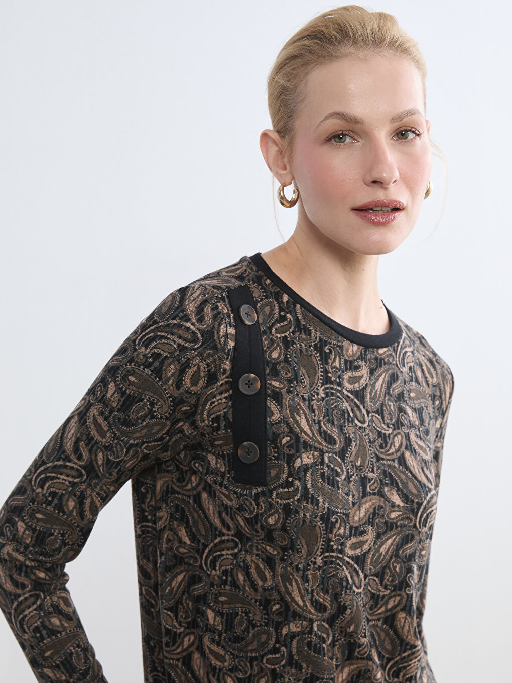 Patterned Crew Neck Blouse