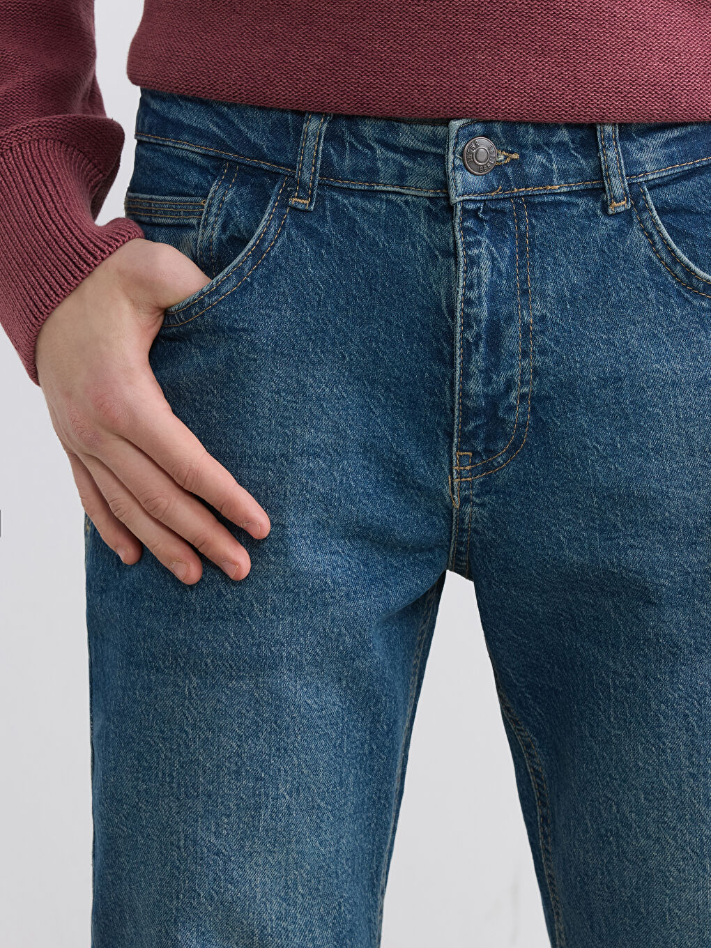 700 Straight Fit Men's Jeans-2