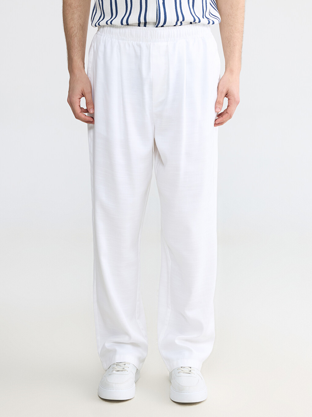 Muškarac Bijela Pantalone-1