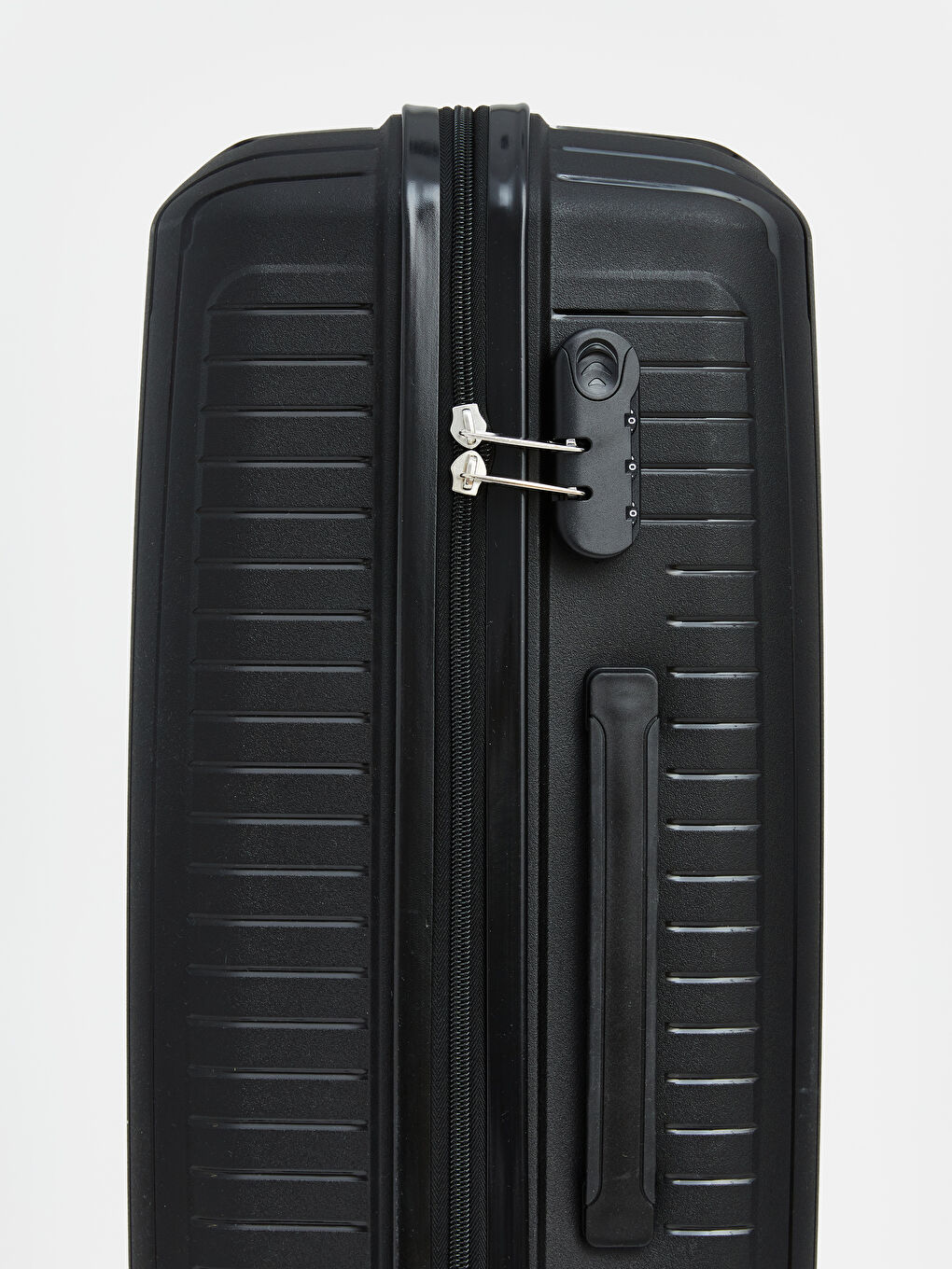 Siyah Kilit Detaylı Büyük Boy Valiz-3