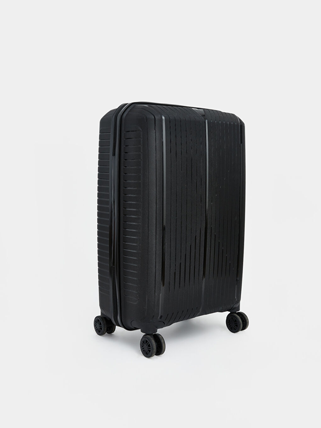 Siyah Kilit Detaylı Orta Boy Valiz