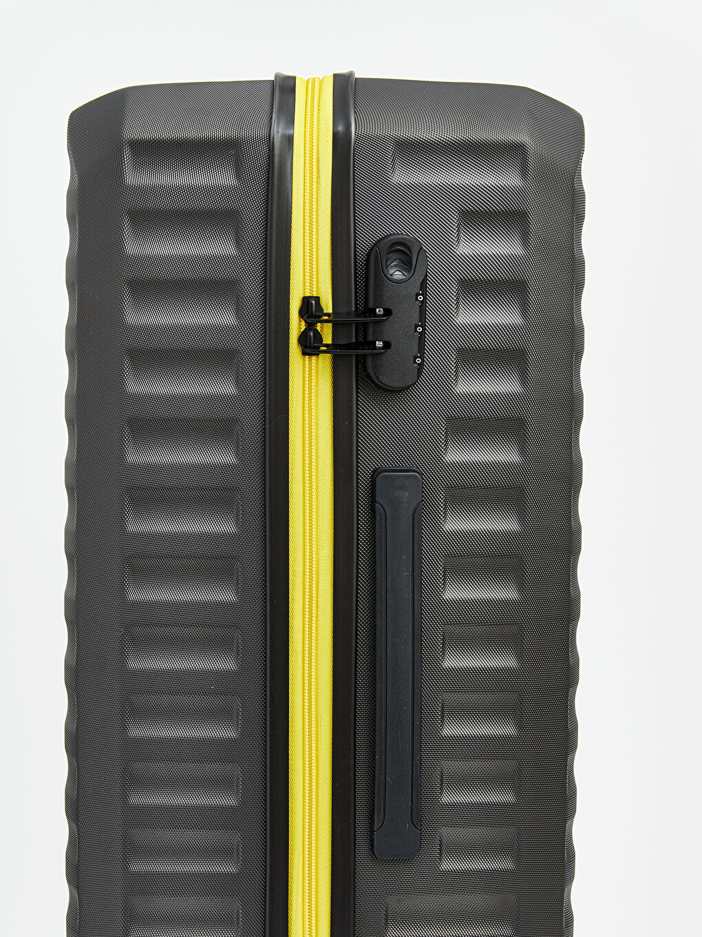 Medium Size Suitcase with Lock Detail-3