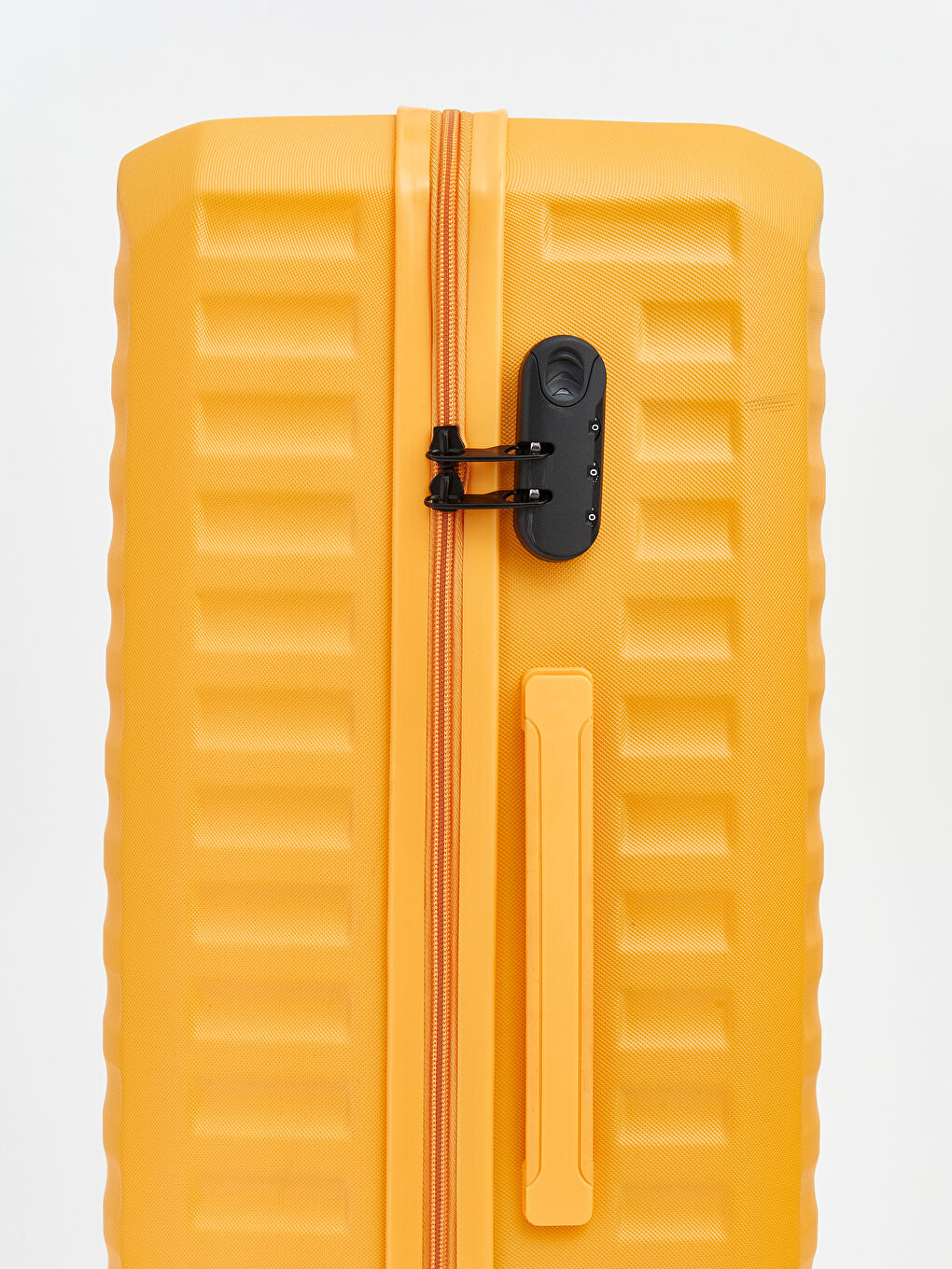 Sarı Kilit Detaylı Orta Boy Valiz-3