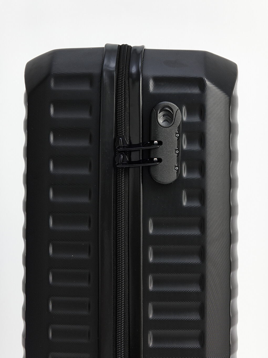 Small Suitcase With Lock Detail-2