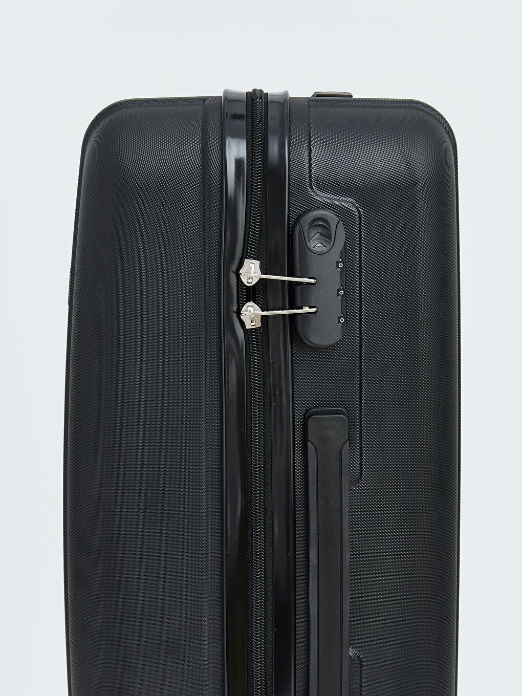 Siyah Kilit Detaylı Küçük Boy Valiz-3