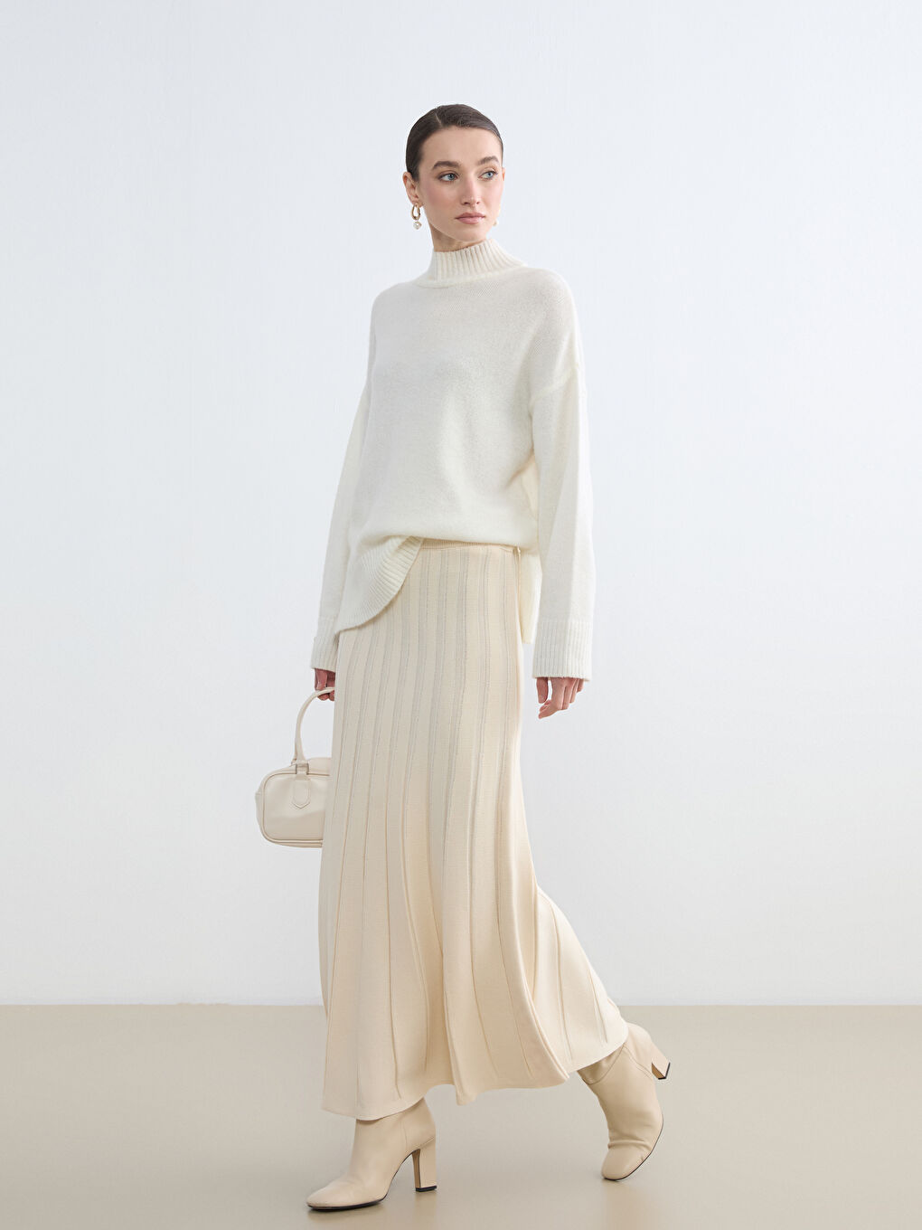 Ekru Beli Lastikli Triko Kloş Etek