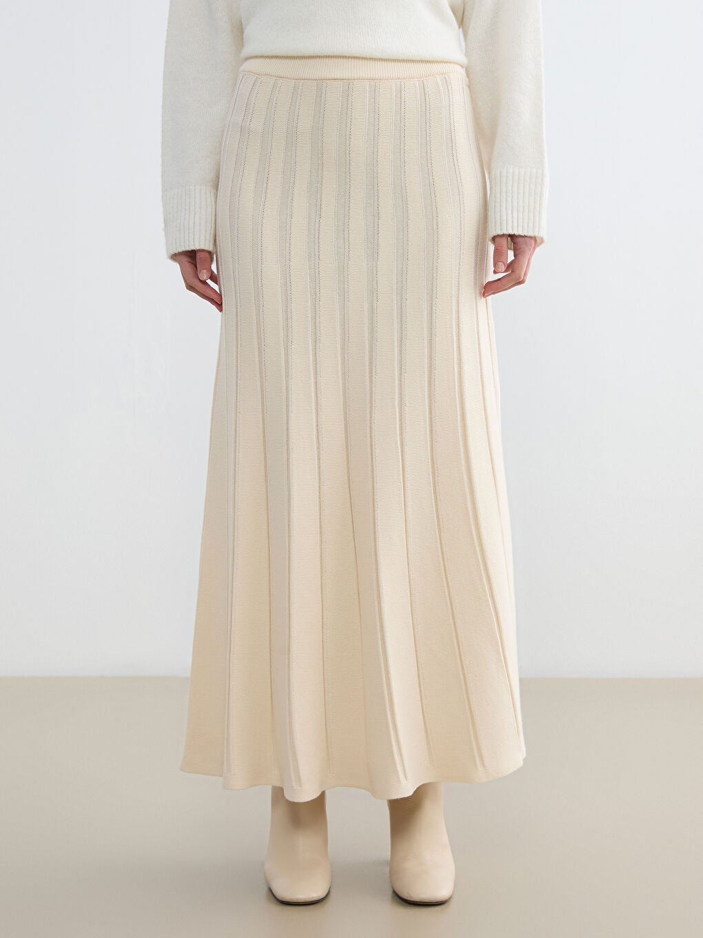 Ekru Beli Lastikli Triko Kloş Etek-1