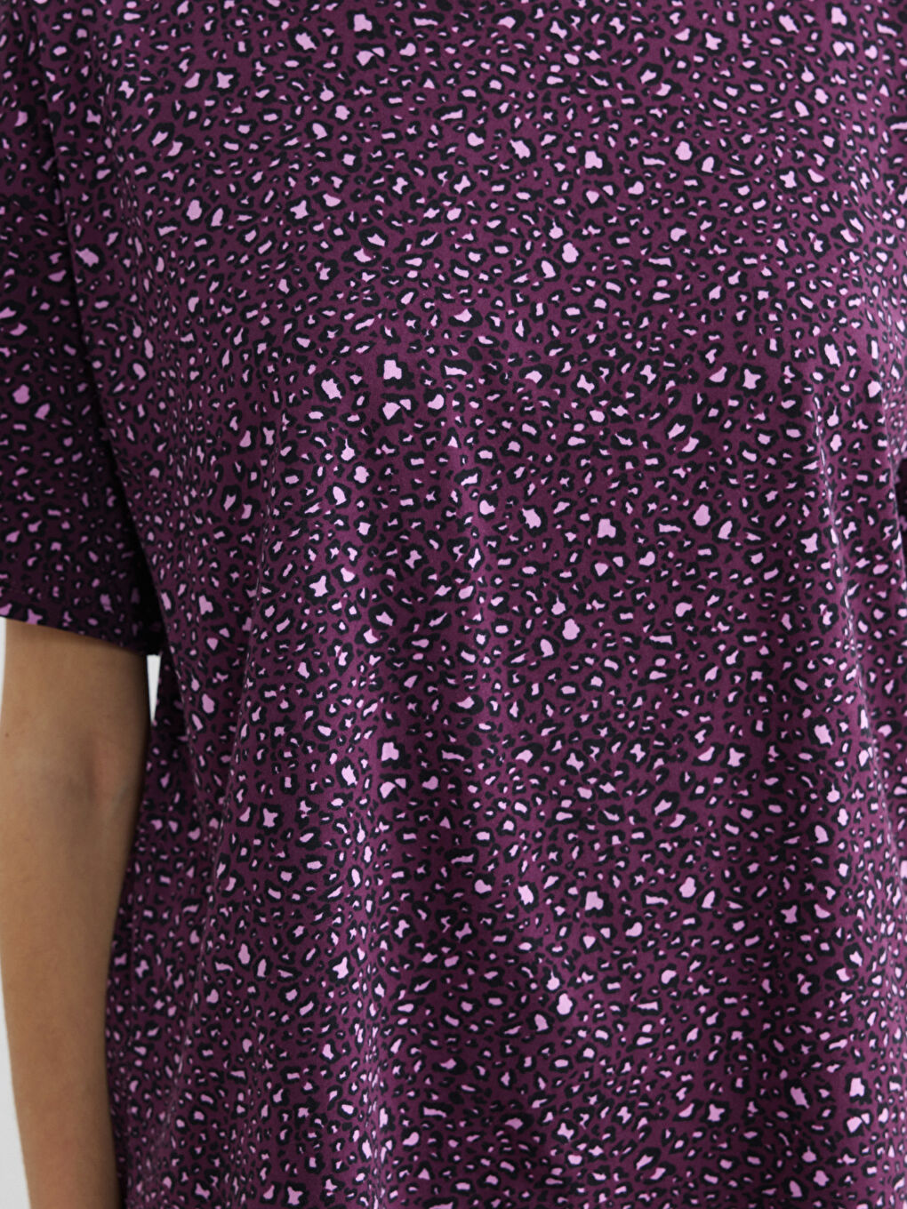 Узорчатый женский пижамный комплект с круглым вырезом-2