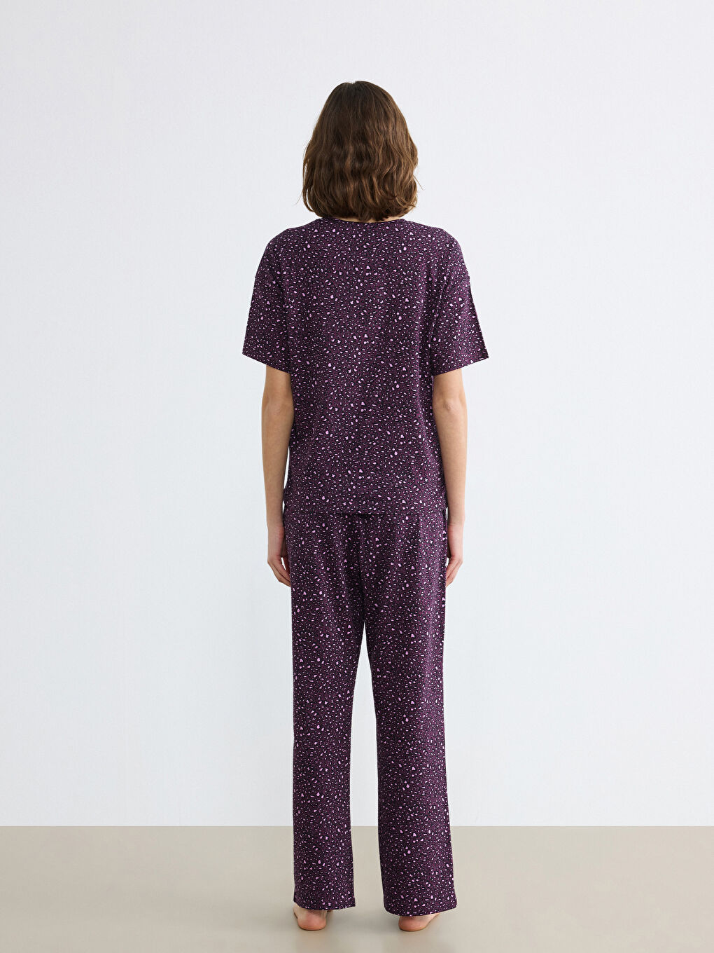 Узорчатый женский пижамный комплект с круглым вырезом-3