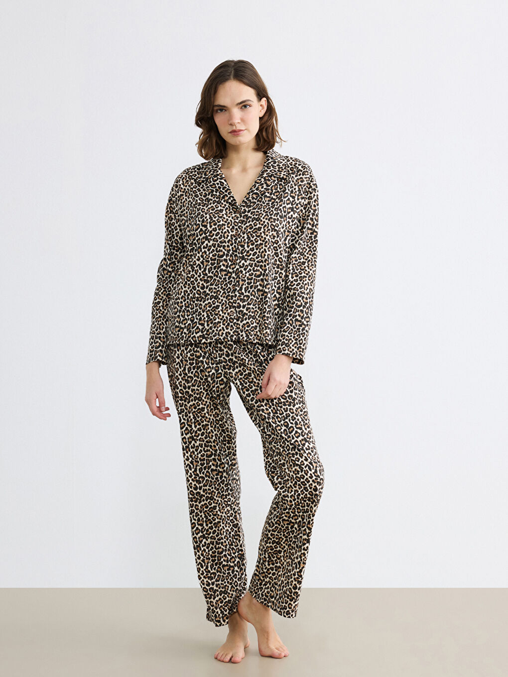 Ensemble de pyjama pour femme à col imprimé léopard