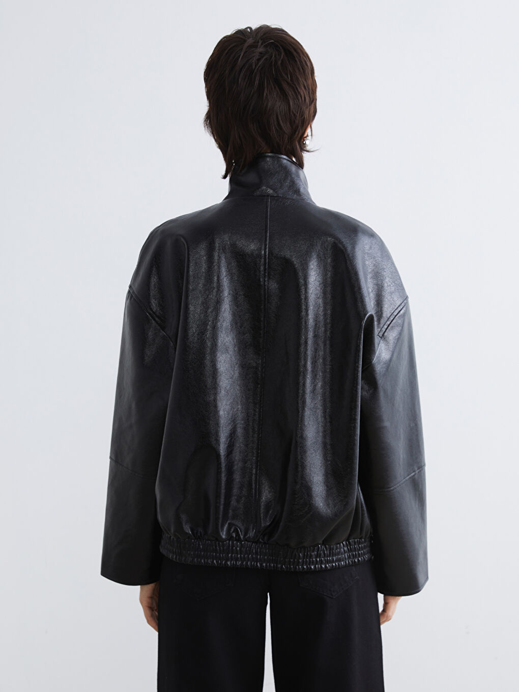 Ženska oversized jakna od veštačke kože sa uspravnom kragnom-4