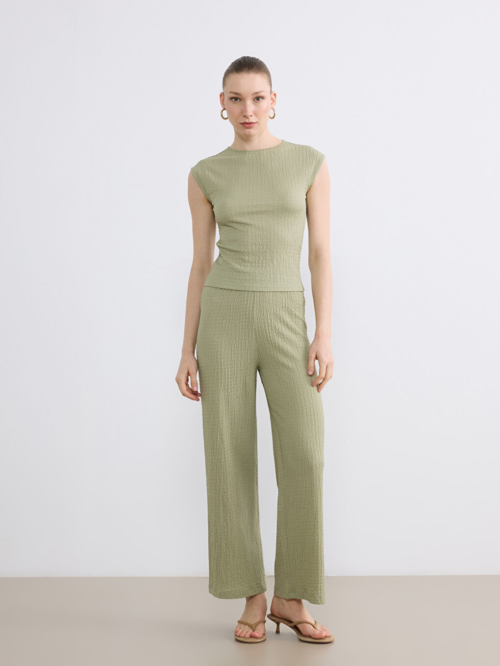 Ženska majica na bretele sa teksturom i okruglim izrezom-1