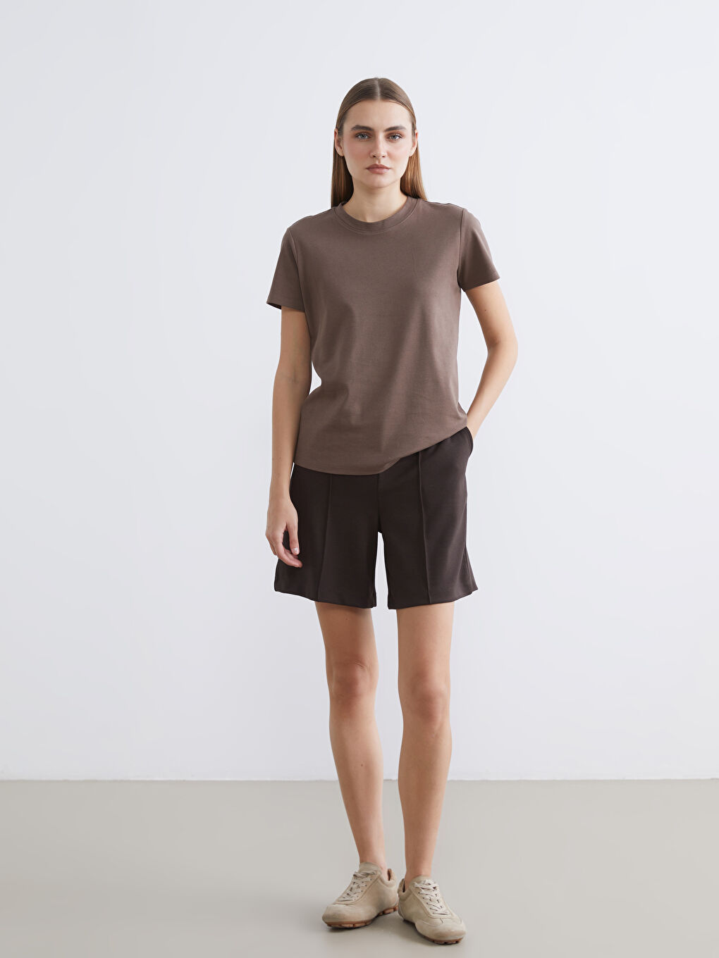 Kahverengi Beli Lastikli Kadın Spor Şort