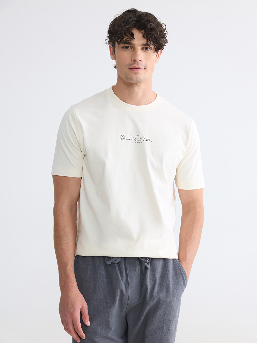 T-shirt E Stampuar Me Jakë Të Rrumbullakët Për Burra