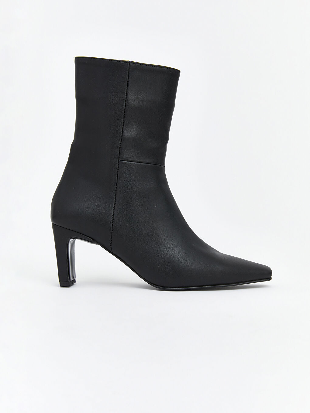 Siyah Deri Görünümlü Kadın Topuklu Bot-1