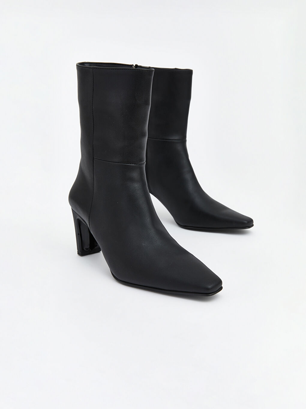 Siyah Deri Görünümlü Kadın Topuklu Bot-2