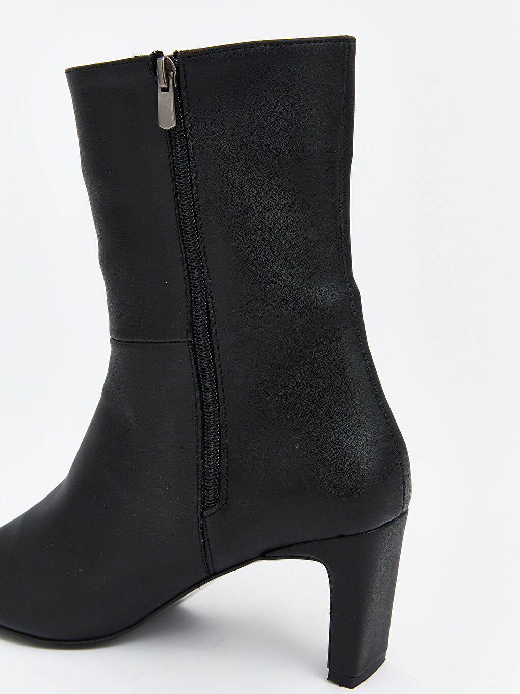 Siyah Deri Görünümlü Kadın Topuklu Bot-4