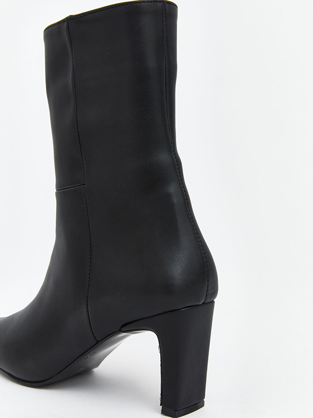Siyah Deri Görünümlü Kadın Topuklu Bot-5