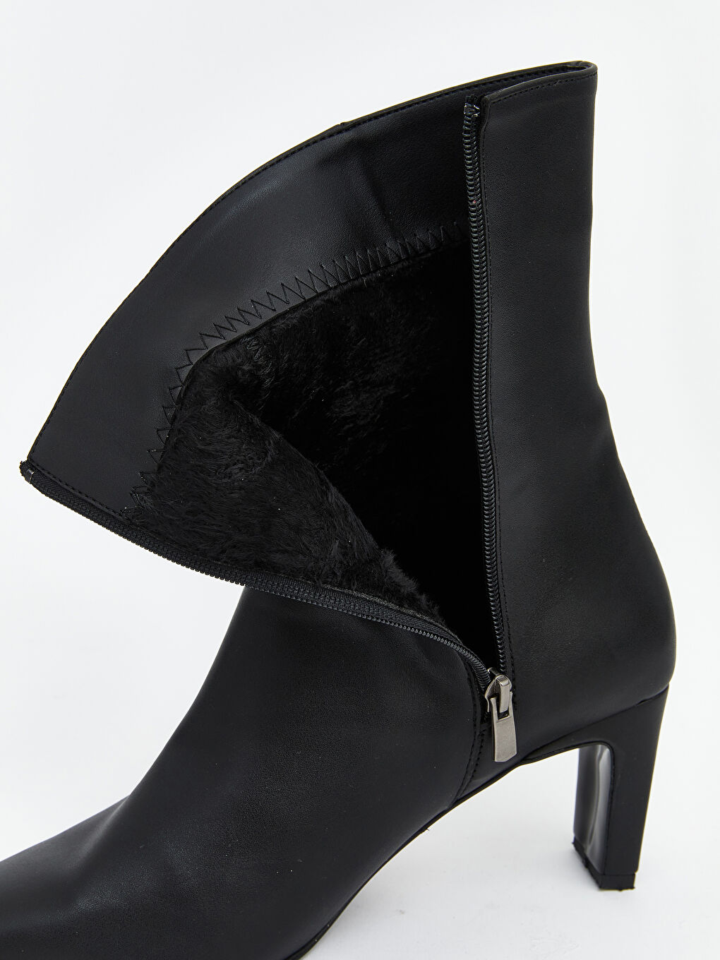 Siyah Deri Görünümlü Kadın Topuklu Bot-6
