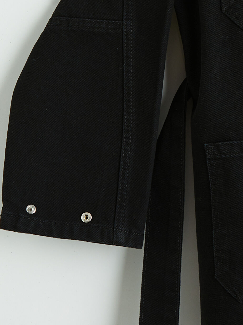 Siyah Gömlek Yaka Kuşak Detaylı Kadın Jean Ceket-5