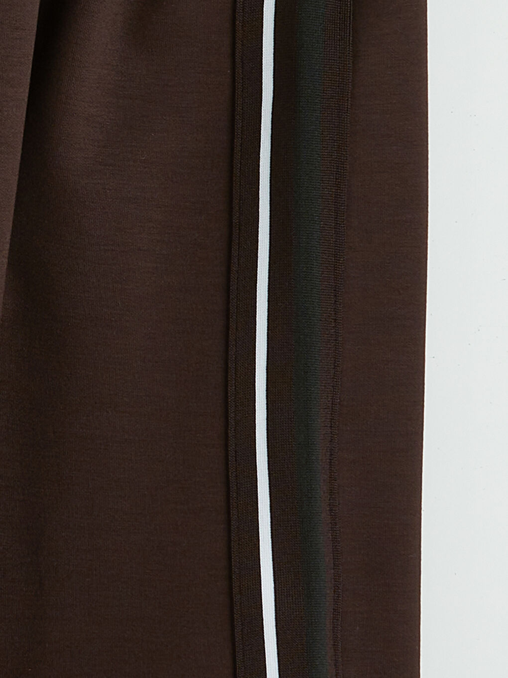 Kahverengi Bisiklet Yaka Kadın Tişört-1