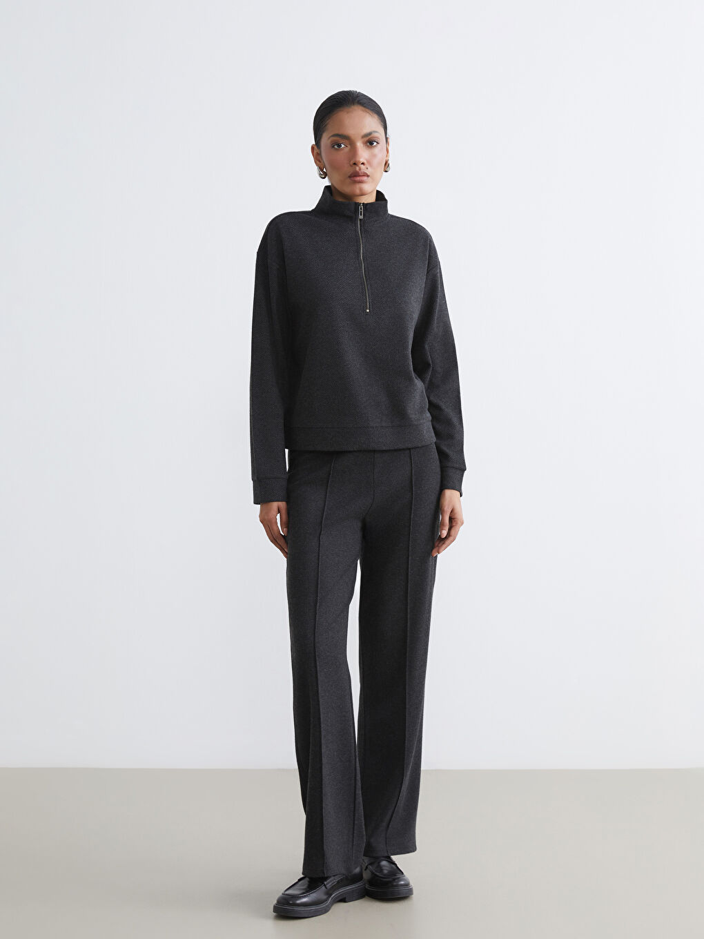 Antrasit Dik Yaka Desenli Soft Touch Kadın Sweatshirt-1