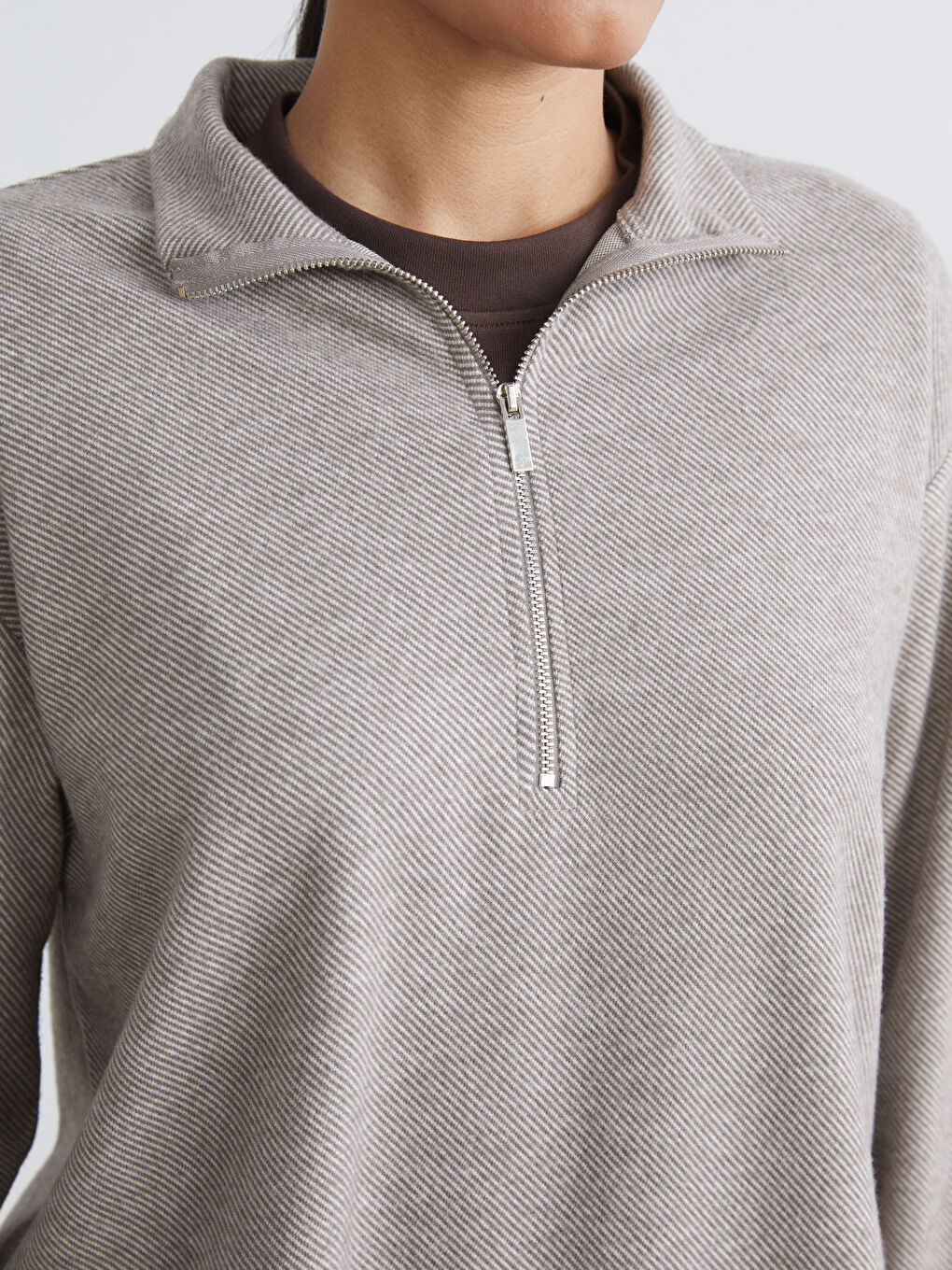 Kahverengi Dik Yaka Desenli Soft Touch Kadın Sweatshirt-2