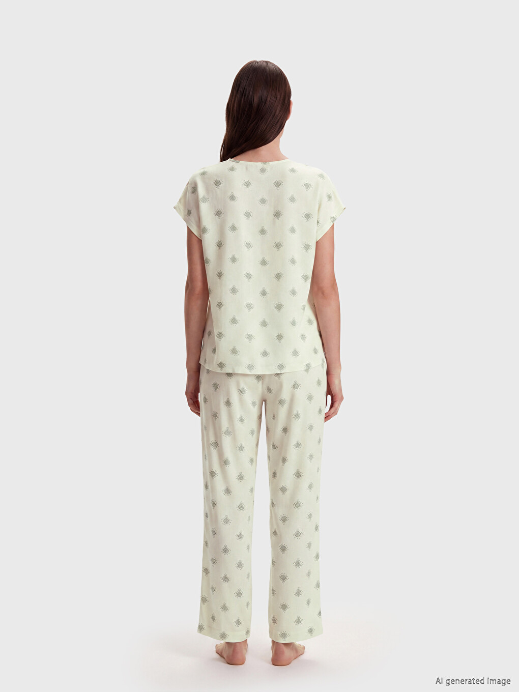 Ekru V Yaka Desenli Kadın Pijama Takımı-3