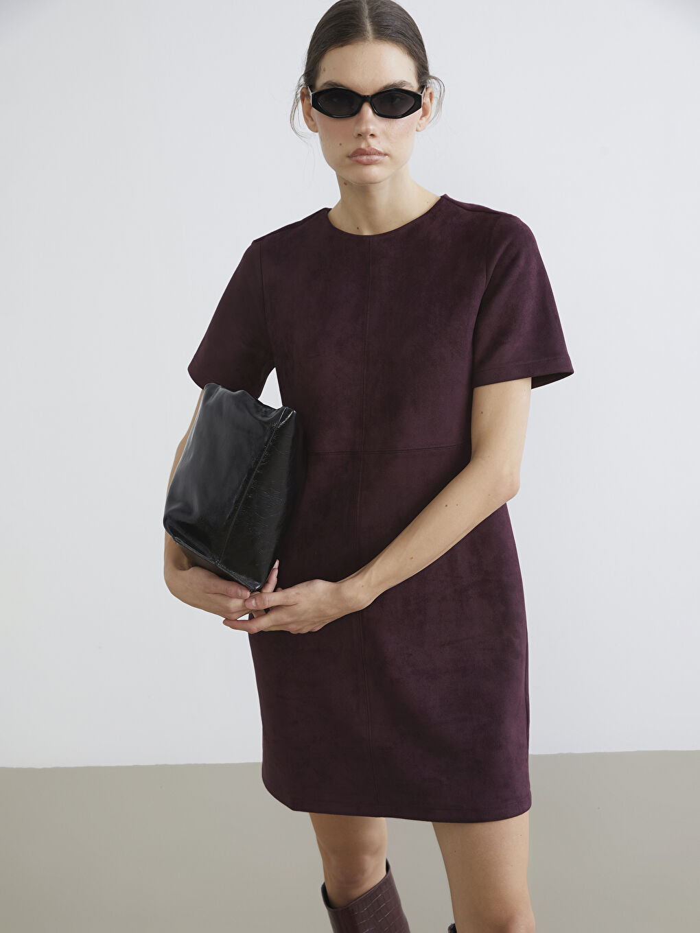 Mini haljina sa efektom antilopa i okruglim izrezom.-1