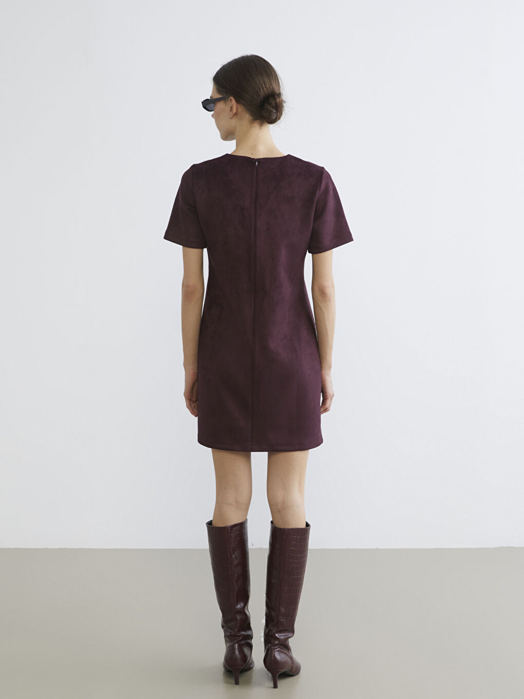 Mini haljina sa efektom antilopa i okruglim izrezom.-3