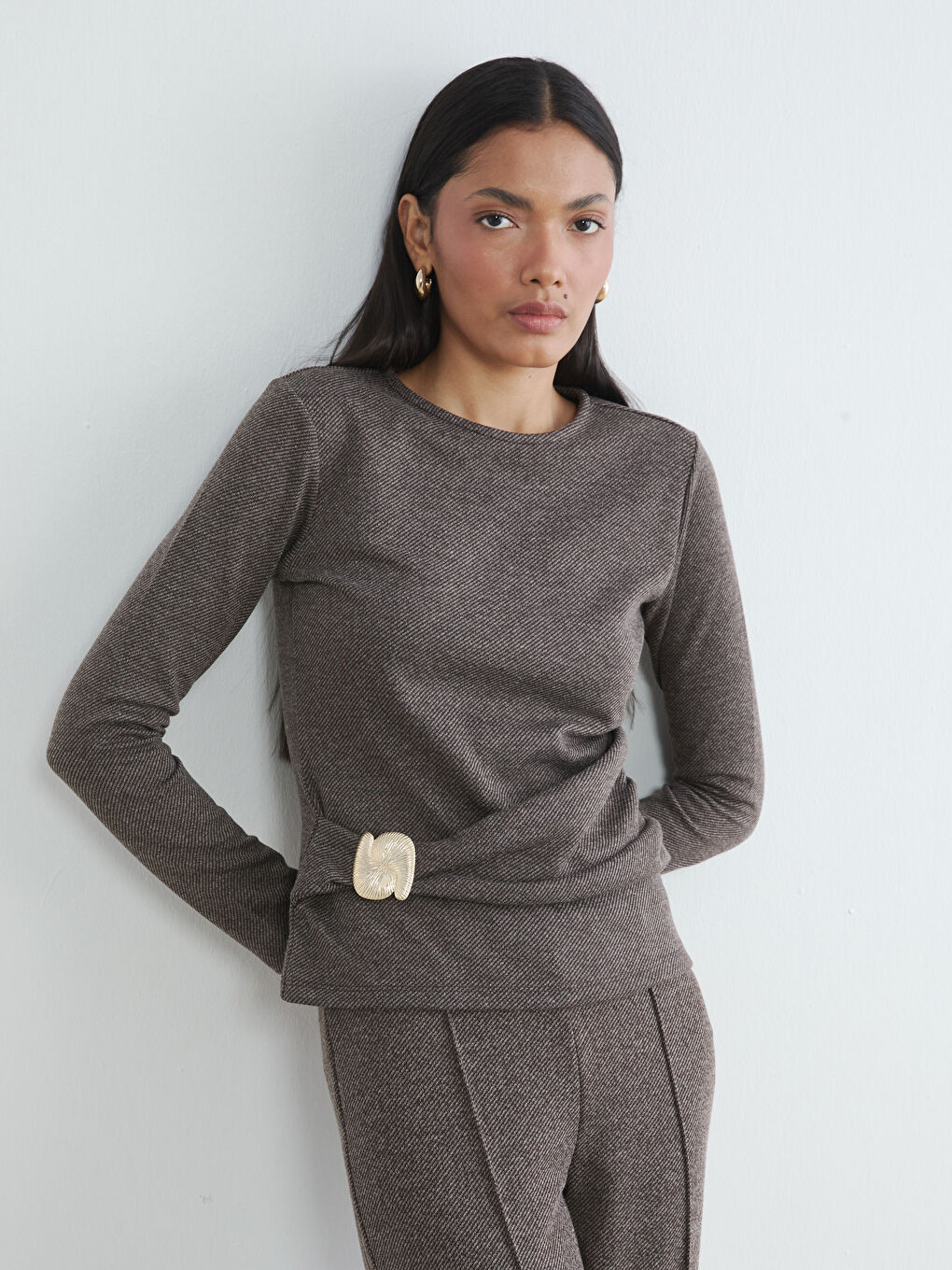 Kahverengi Bisiklet Yaka Büzgülü Toka Detaylı Bluz