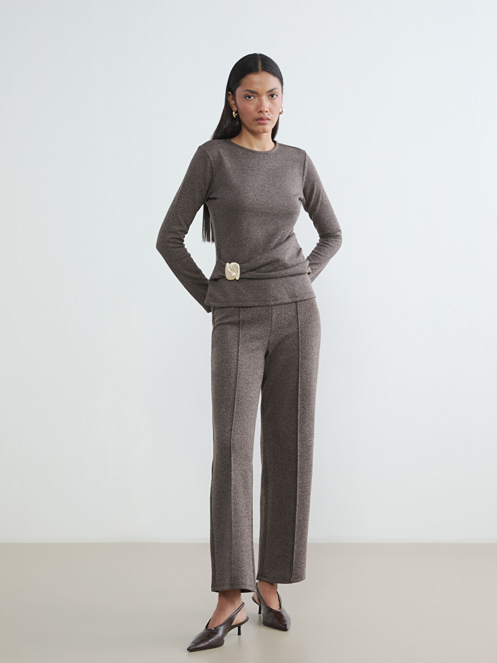 Kahverengi Bisiklet Yaka Büzgülü Toka Detaylı Bluz-1