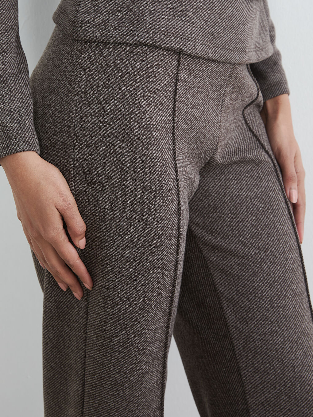 Kahverengi Bisiklet Yaka Büzgülü Toka Detaylı Bluz-2