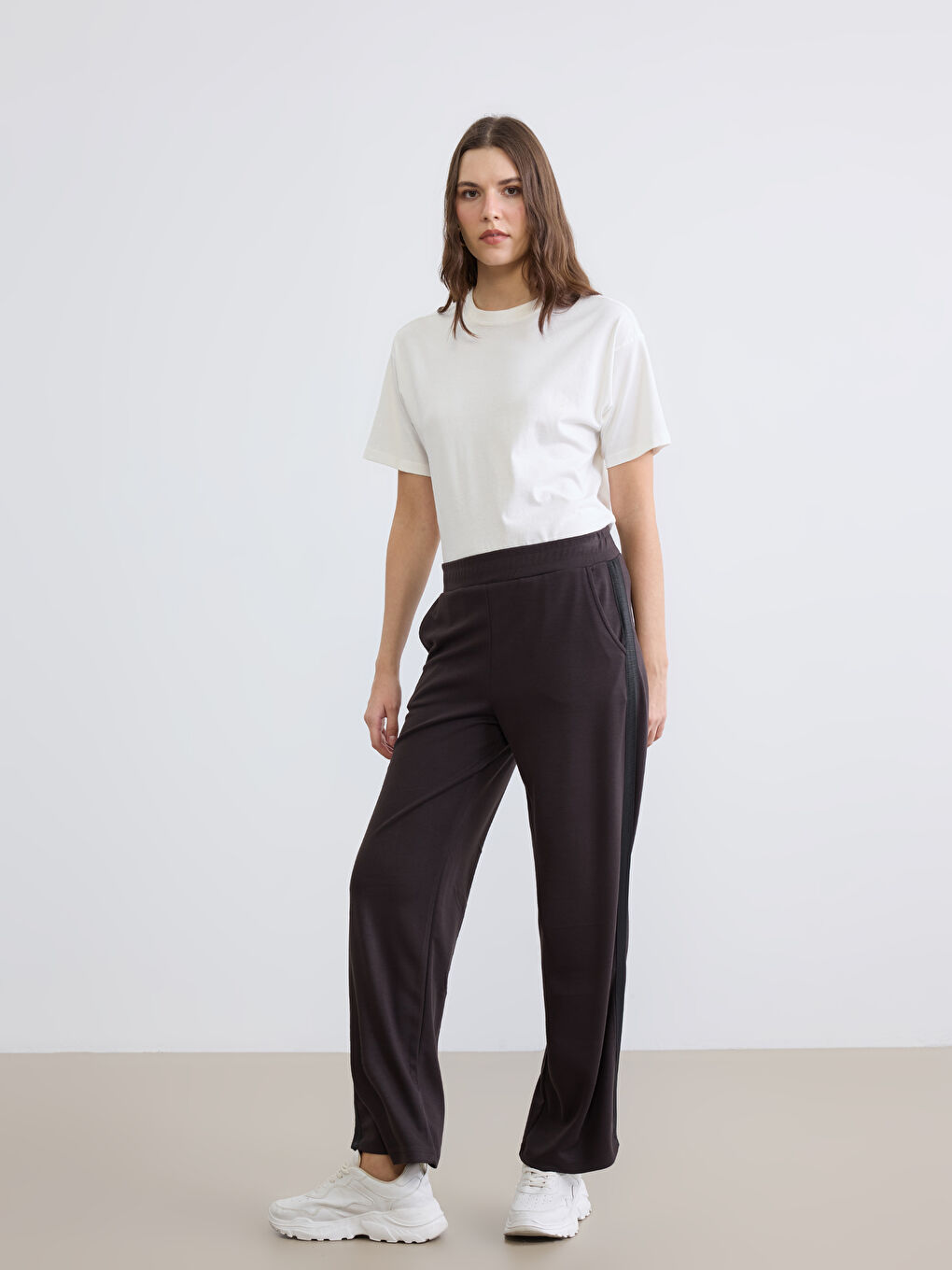 Мягкие женские спортивные штаны с эластичным поясом