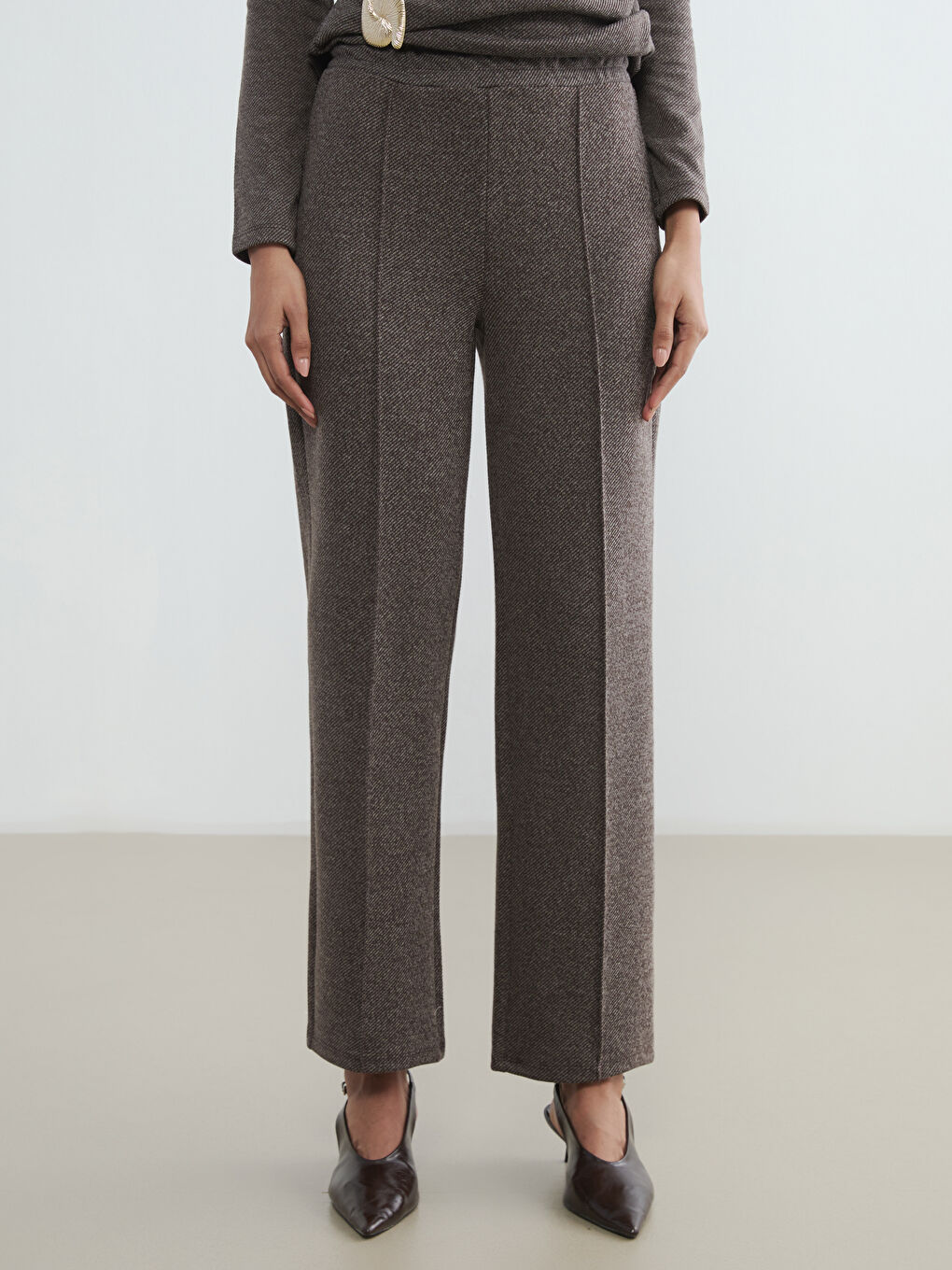 Ženske pantalone širokog kroja sa uzorkom i plisiranjem-1